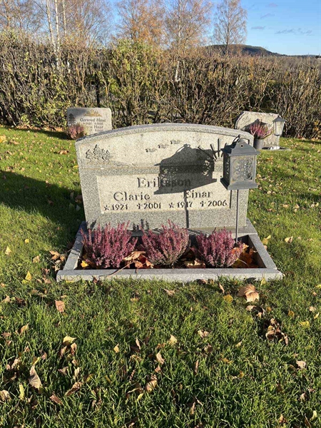 Gravnummer: 3084 J   123-124