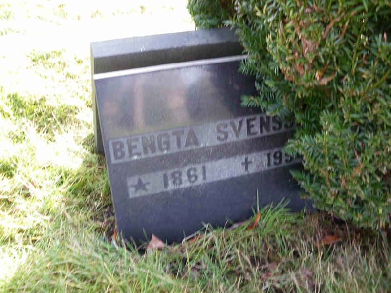 Grave number: HÖB NA04    30