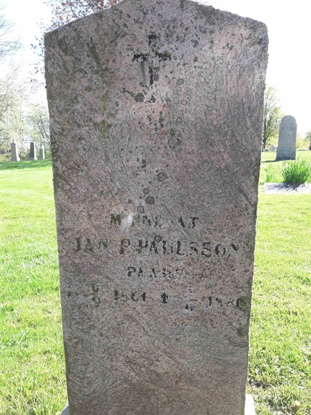 Grave number: TR 1A   295i