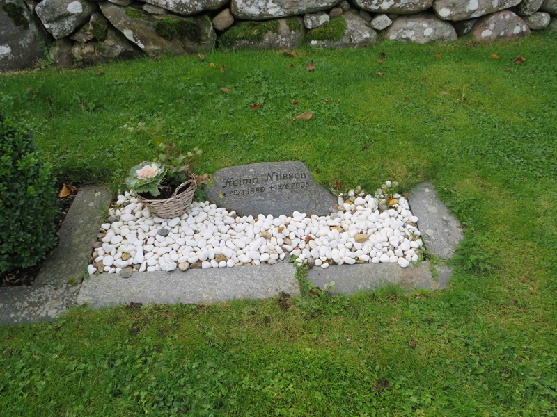 Grave number: 1 07    3