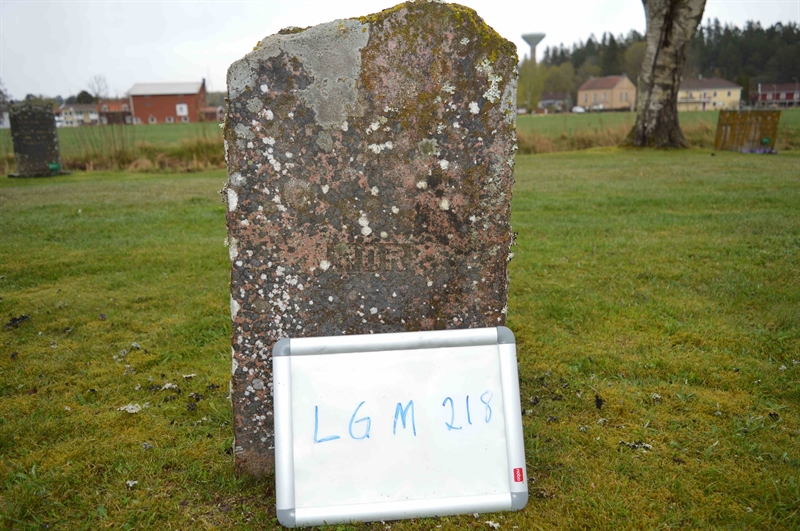 Grave number: LG M   218