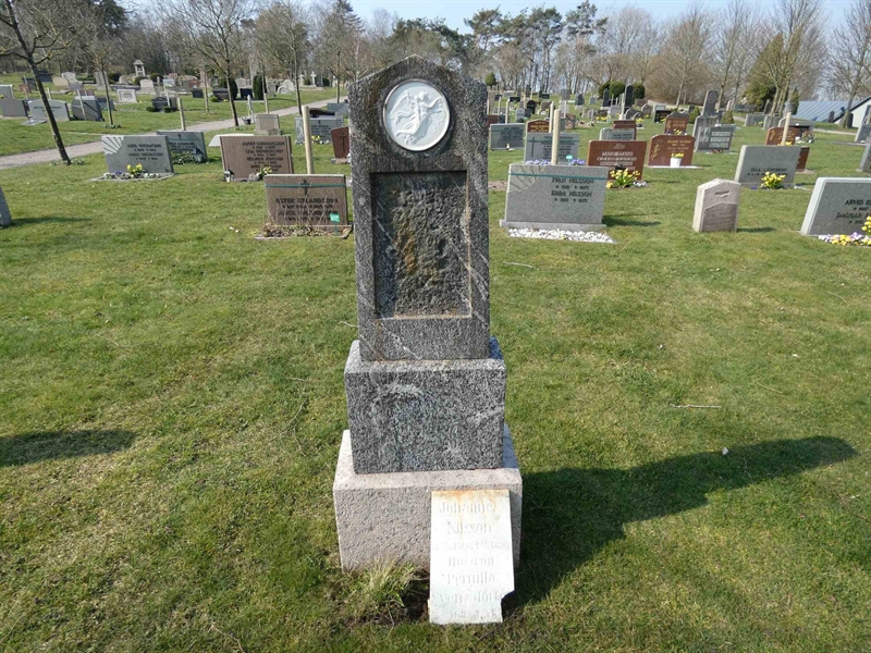 Grave number: EL 2   579