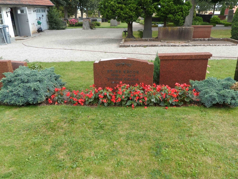 Grave number: SK D   194, 195