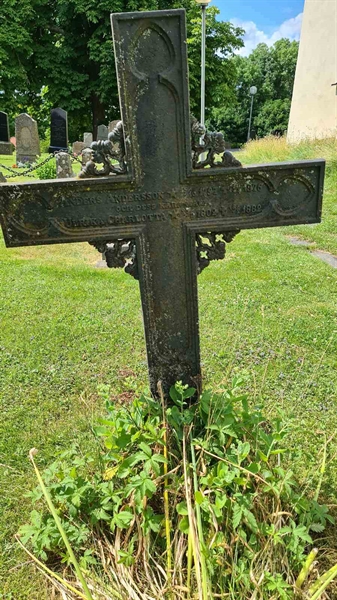 Grave number: M S  105, 106