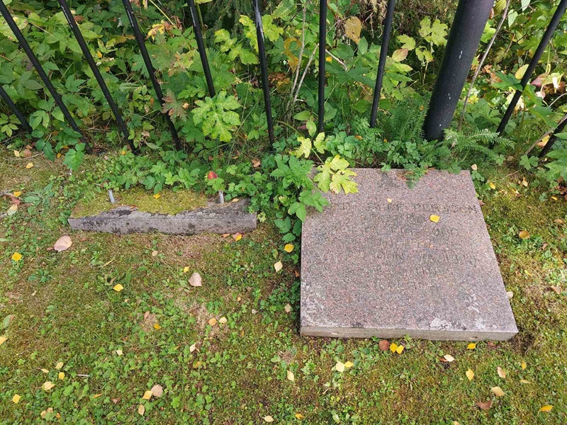 Grave number: FÖ 4    40, 41