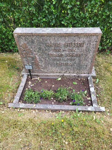 Grave number: kö 01 18   166-167