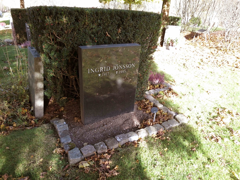 Grave number: HNB II   108