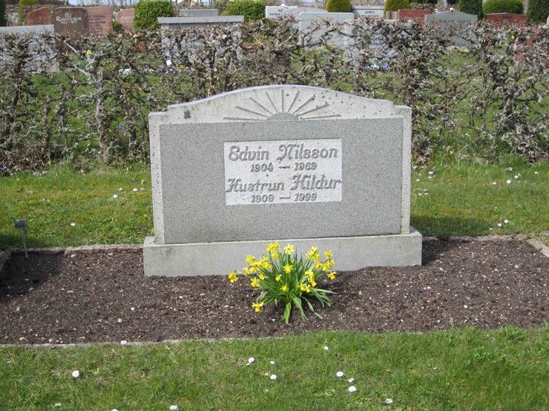 Grave number: 2 7    11
