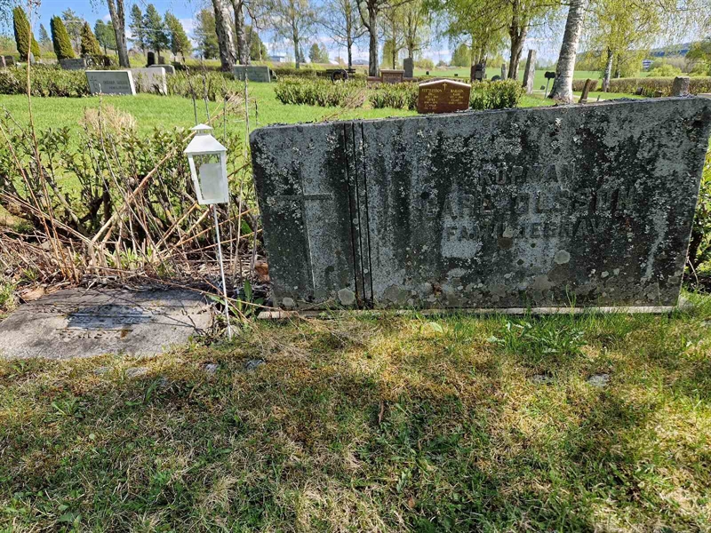 Grave number: 501 19 3699-3701