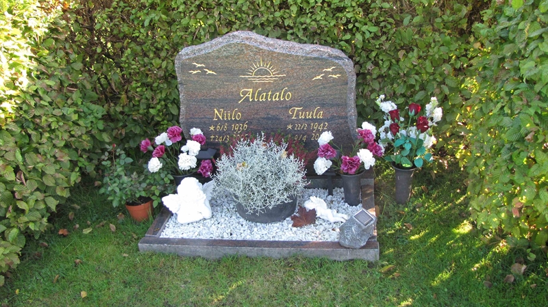 Grave number: HN BJÖRK    75, 76