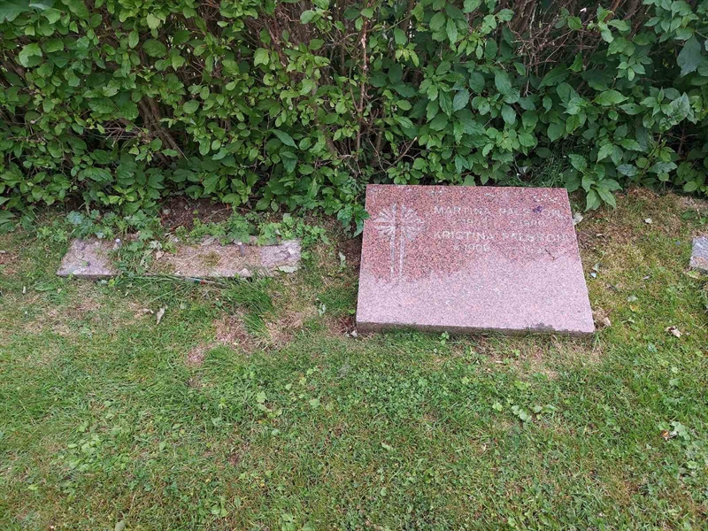 Grave number: FÖ 7    12, 13