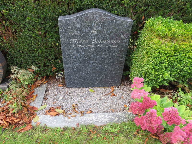 Grave number: 1 07   53
