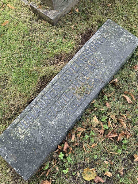 Grave number: NK B   393, 394, 395