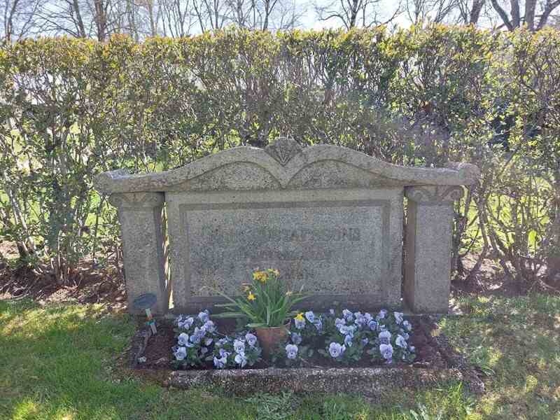 Grave number: HÖ 4   23, 24