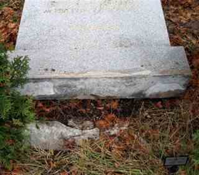 Grave number: Bo D   107-109