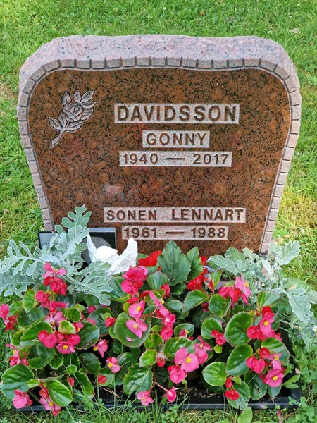 Grave number: 1 KV.8   405