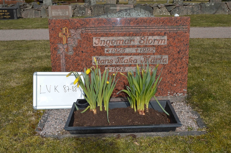 Grave number: LV K    87, 88