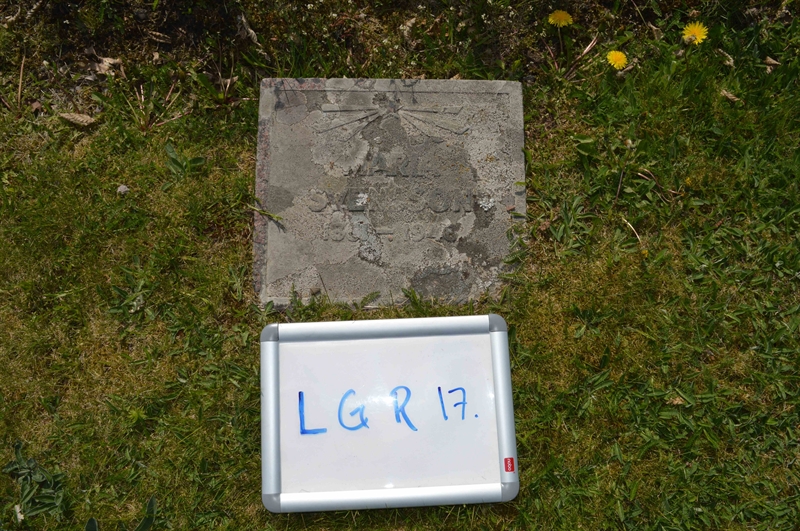 Grave number: LG R    17