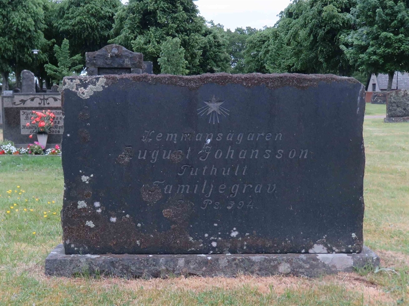 Grave number: 01 H   196, 197, 198