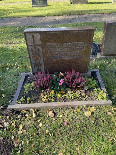 Grave number: VV 5   310, 311