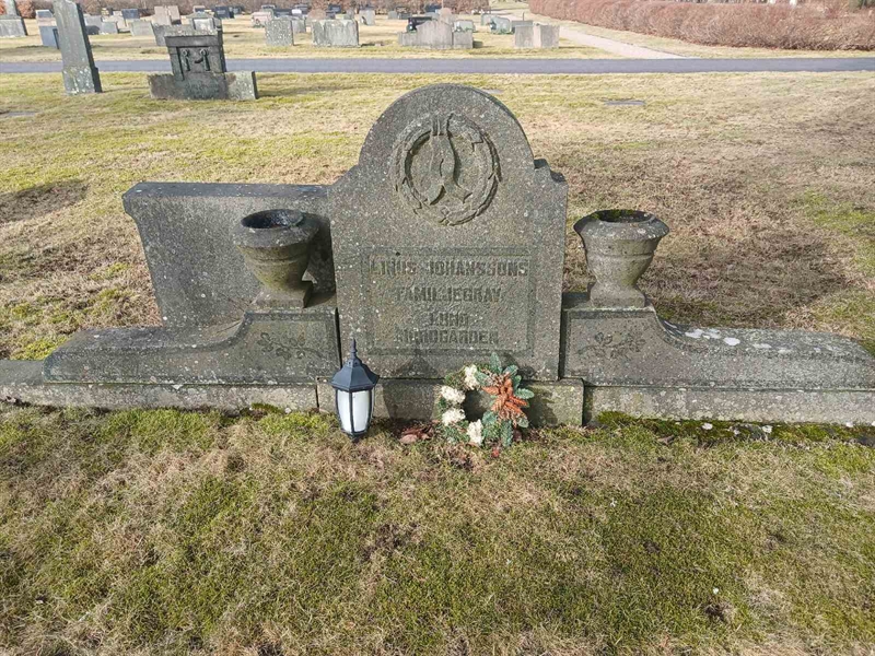 Gravnummer: 2 8  125, 126, 127, 128