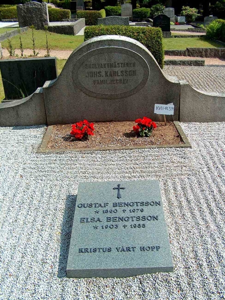 Grave number: HÖB 11   334