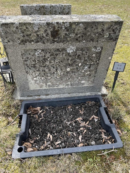 Grave number: H 6    18-20