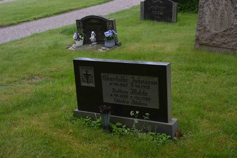 Grave number: SRN 4   348