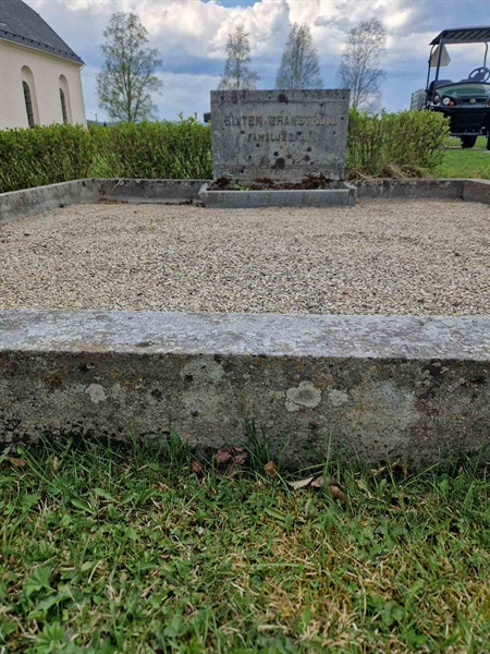 Grave number: 501 07 880-882