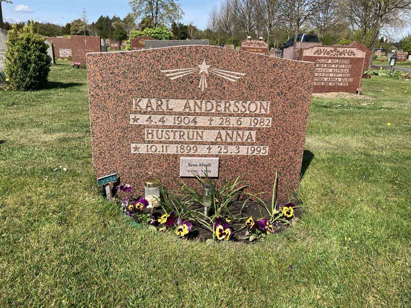 Grave number: R 01 658, 659