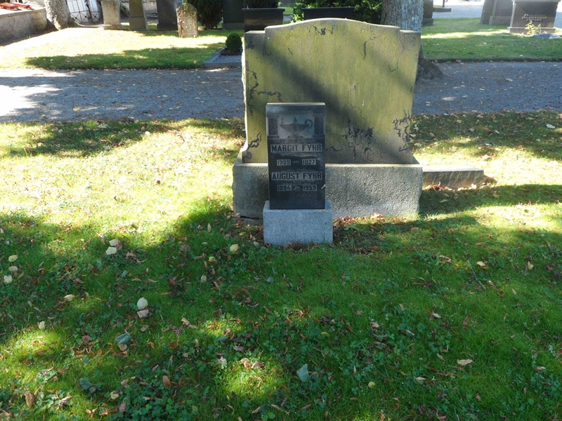 Grave number: SK F    11, 12