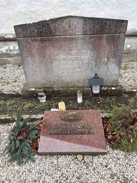 Grave number: L B 82
