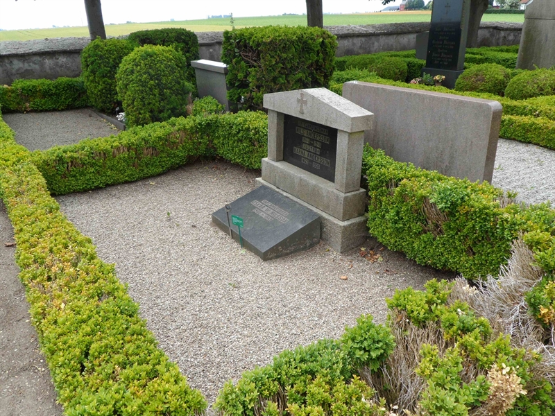 Grave number: HK 2    43