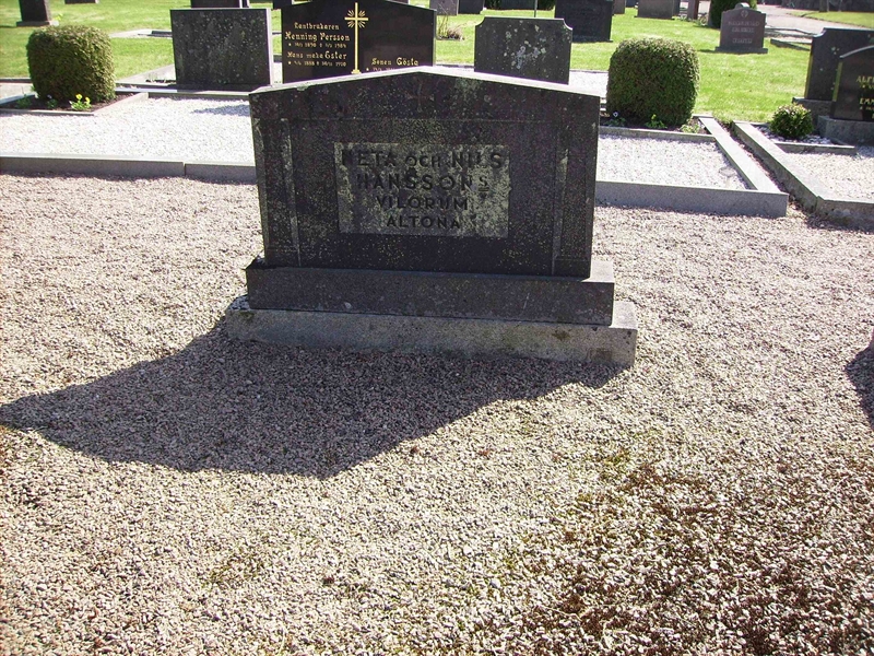 Grave number: LM 3 27  003
