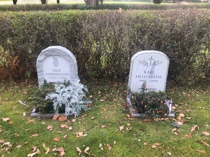 Grave number: La N 1   157, 158