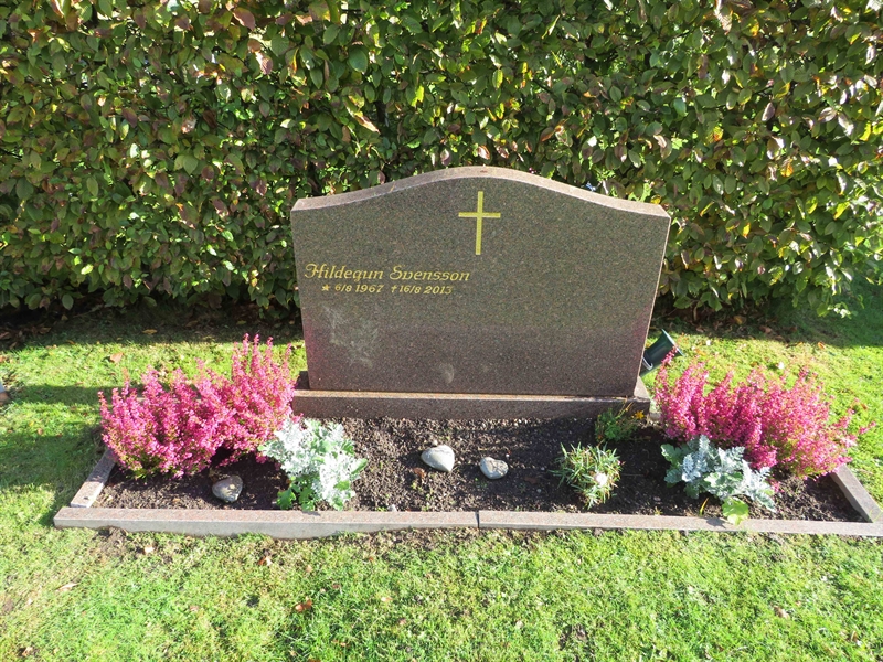 Grave number: 1 12   32