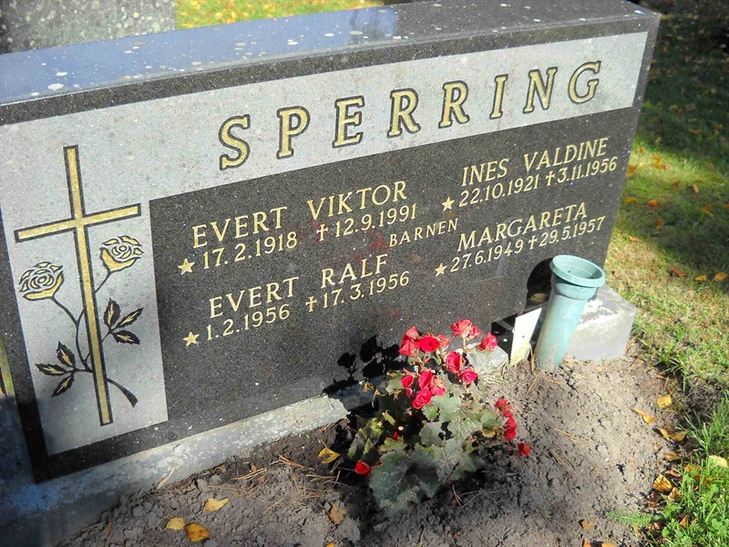 Grave number: 3 MB 18 10-11