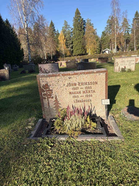 Grave number: R 4   235-238