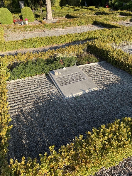 Grave number: NK X 148-149