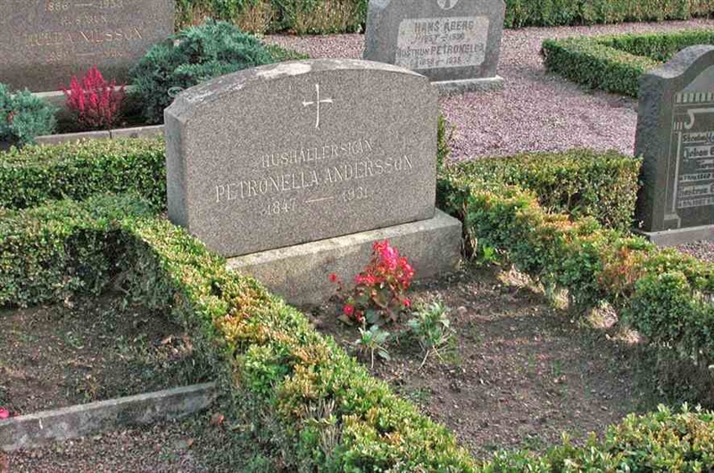 Grave number: 2 Östr 1   895