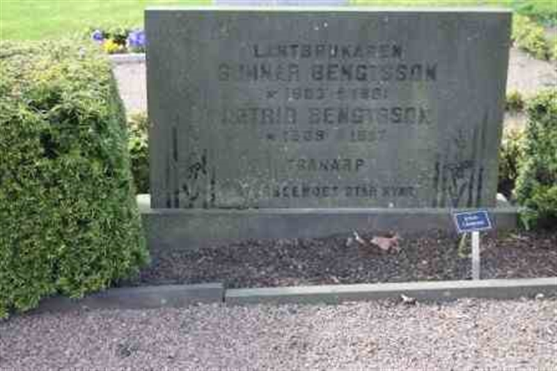 Grave number: KV 2 GVE   139b, 140