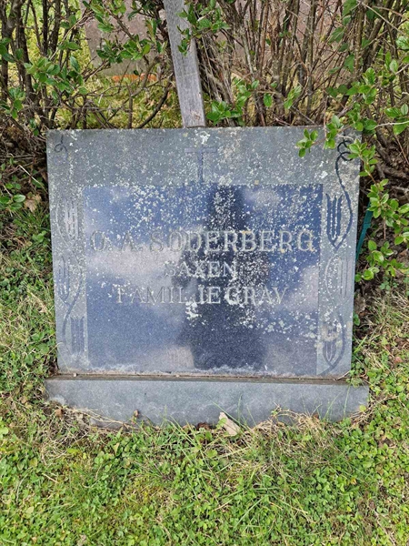 Grave number: 501 09 1371-1373