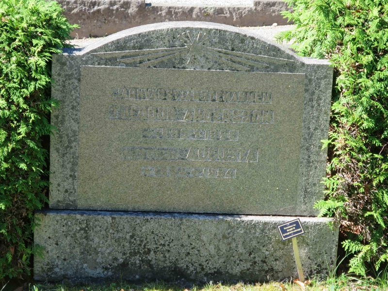 Grave number: HÖB 12   350