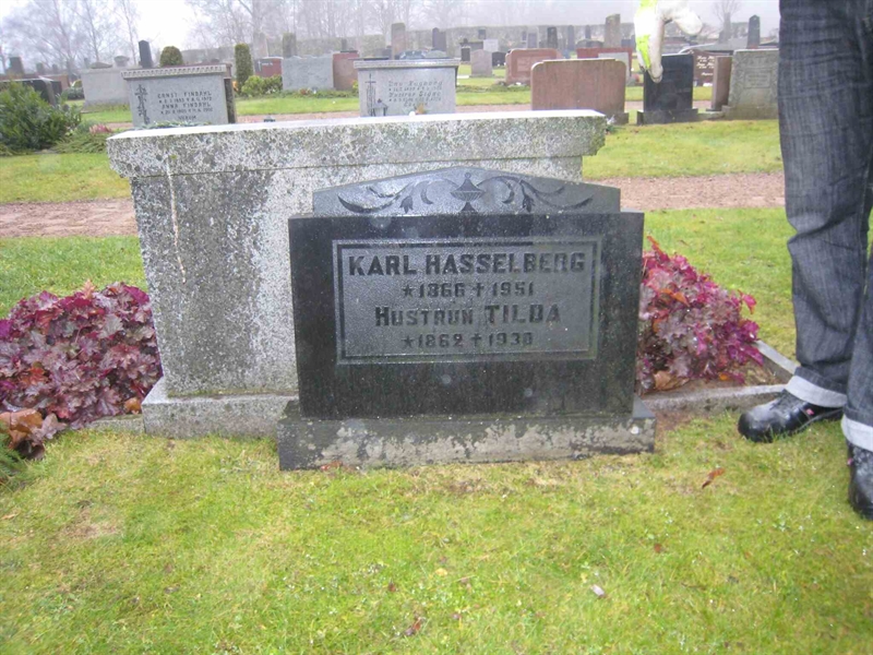 Grave number: VM D   145, 146