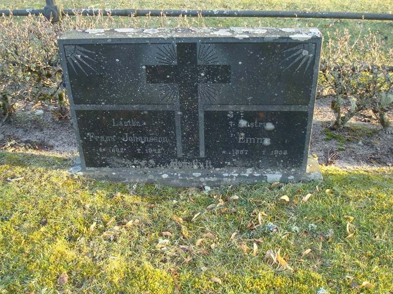 Grave number: KU 02    11, 12