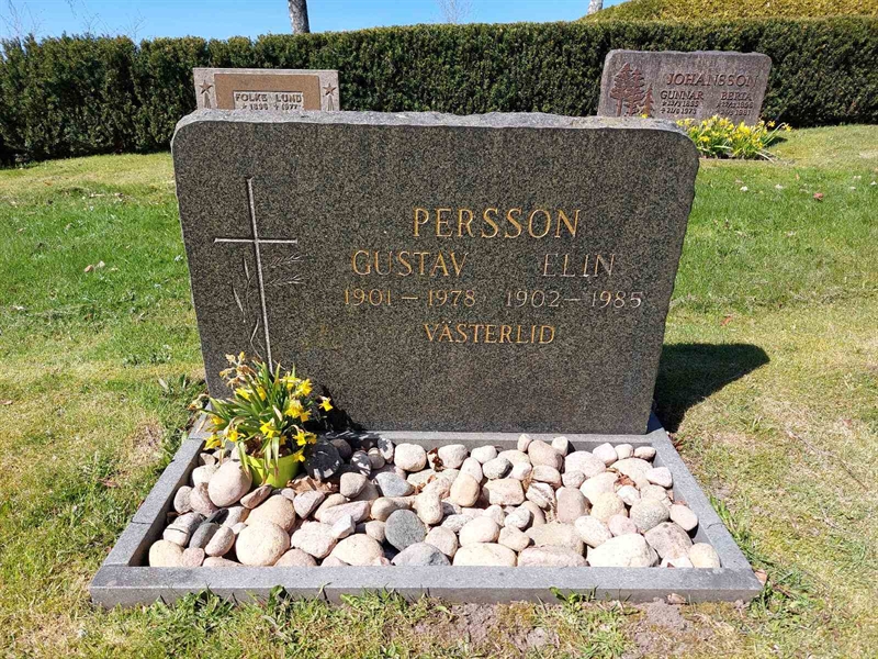 Grave number: HV 35   21, 22