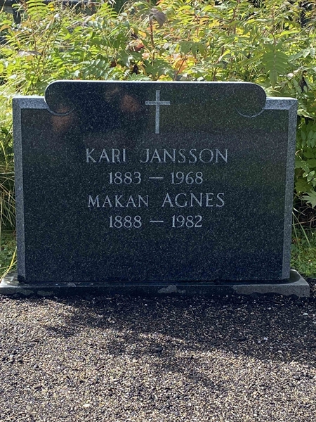Grave number: 1 01 136, 137