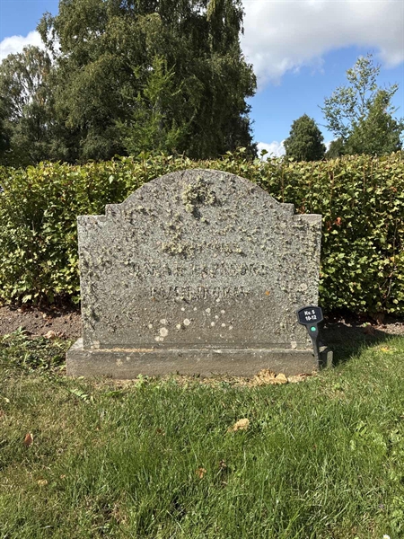 Grave number: 33 5    10-12