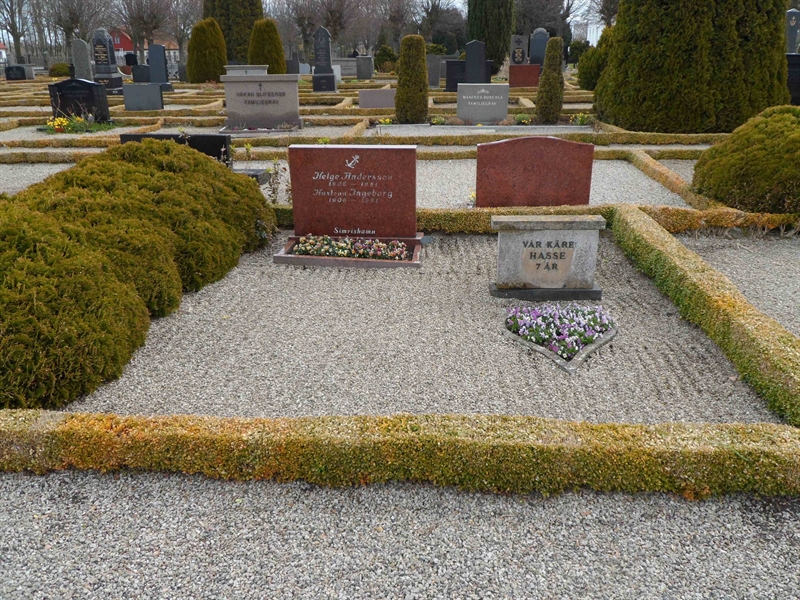 Grave number: 2 01  1766