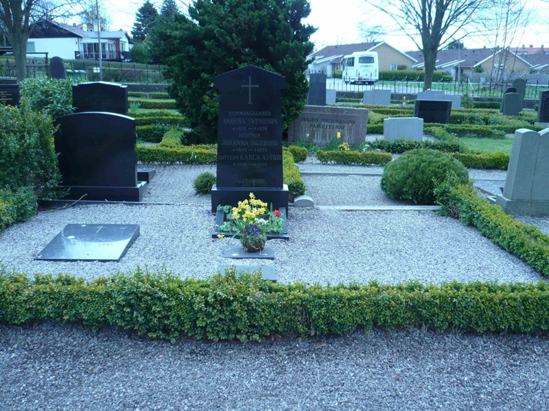 Grave number: 1 11    81